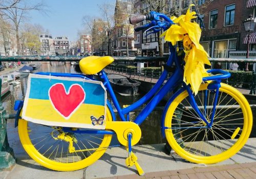 Flower bike man Amsterdam bicicletas sidewalks